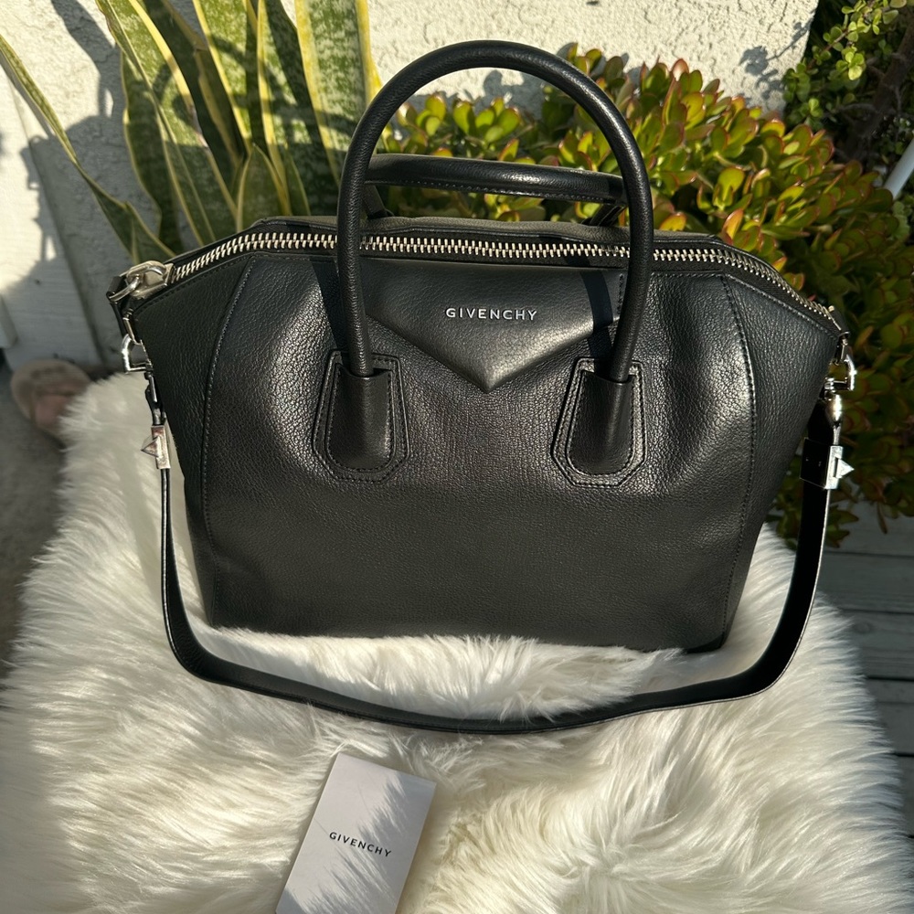 💯% Authentic GIVENCHY MEDIUM SIZE